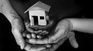 Hands_20holding_20house_400pixels.jpg